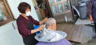 예산군 치매안심센터, 추석맞이 이·미용서비스 봉사 실시