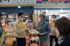 김정섭 공주시장, 추석명절 맞아 공주산성시장 방문