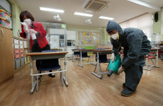 [포토] 서대전초, 개학 앞두고 방역