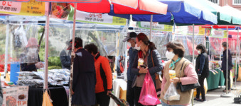 청농마켓푸드 | [포토] 우수 지역 농산물 직거래 장터 '충청로컬푸드마켓'