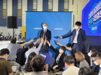 이재명, 첫 경선서 54.8%로 1위