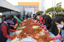 신암면 남·녀새마을지도자협의회 사랑의 김장 나눔 행사 개최
