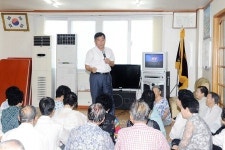 박성민 울산 중구청장, 학성경로당을 찾아 폭염대비 행동요령 설명