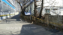 강풍으로 공장 담 무너져 한때 교통통제