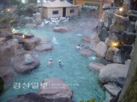 [온천욕의 계절]지친 몸과 마음, 온기와 수분으로 치유하다