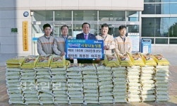 탑마트 북구 화봉점과 매곡점, 저소득층에게 지원해 달라며 360만원 상당의 백미 전달