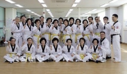평균나이 75세 어르신들의 거침없는 태권 발차기