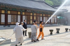 울산 중부소방서, 석가탄신일 대비 이동식 소방펌프 작동 교육 등 화재 진압훈련 실시