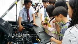 현대자동차 울산서비스센터, 투싼 차량을 전시하는 자동차 체험부스 운영