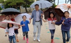 [Charm교육 실천하는 학교 현장을 찾아서](3)학생과 교장이 매일 손 잡고 운동하는 주전초