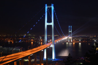 울산대교 전경: 항만·공업벨트와 연결되는 울산의 상징 인프라