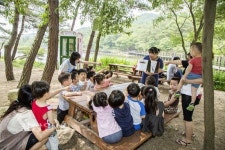 공중전화 부스, 숲속 작은도서관 변신
