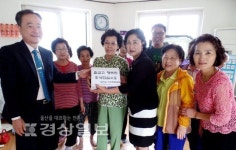 울산시 중구 복산2동 주민자치위원회, 관내 경로당 5곳을 찾아 떡과 과일 등 전달