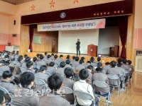 울산시 북구 매곡중학교, KBS 이형걸 아나운서를 초청해 특강 실시
