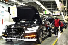 프리미엄 명성 걸맞은 무결점 차량 생산한다