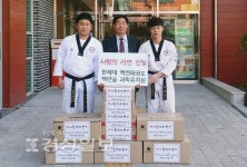 백련과학태권도장과 백련숲과학유치원, 어려운 이웃을 위한 라면 9박스 전달