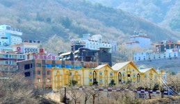 [온천수 없는 등억온천단지]불황에 온천수도 고갈…러브모텔촌 전락