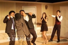 반전에 반전, 몰입도 높이는 코믹한 정치풍자극