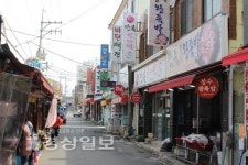 [전통시장에서 찾은 깜.놀.맛]시장이 살아야 가게도 산다 문화생활시장 조성에 한 뜻으로