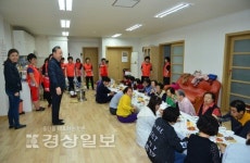 울산시 중구 장현동 에일린의 뜰 2차 부녀회, 아파트 어르신들을 모시고 경로잔치 개최
