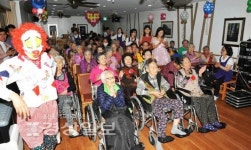 색소폰 아름다운 음색으로 즐거운 한때 선사