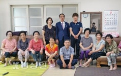 울산 중구 병영2동 주민자치위원회, 관내 경로당 8곳을 찾아 과일 전달