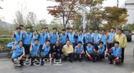 현대제철 직원들, 태풍 차바로 수해 피해를 입은 농소3동을 찾아 수해 복구 봉사활동