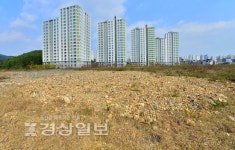 아파트 앞 사토층 흙먼지·소음피해 호소