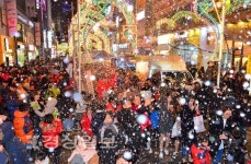 [사진뉴스]와! 눈이다…삼산디자인거리 눈꽃축제 성료