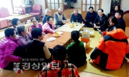 울산 중구 복산2동 주민센터와 복산2동주민자치위원회, 경로당 5곳을 방문해 떡과 과일 전달