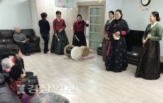 우리소리 가락장구 동아리, 어르신들을 위한 공연