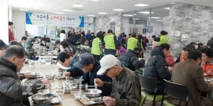 장학봉사회, 선암호수 노인복지관에 소머리국밥 전달