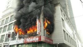 주상복합내 병원 화재…환자 대피소동(종합)