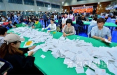 [사진뉴스]제19대 대통령선거 울산 남구 개표 시작