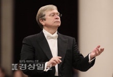 러시아의 선율 울산의 밤 적신다