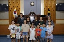 남구 신복초등학교 학생 및 학부모 10여명, 남구의회 견학활동