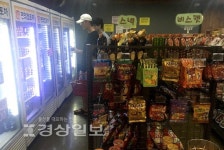 소주 1병 1900원…불황에 편의점포차 뜬다