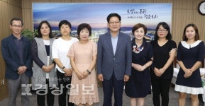 울산 동구 화진중학교 변귀자 신임교장과 학부모회, 인사차 동구청 방문