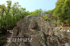 [문화관광해설사의 비망록-울산여지승람]만병 치유 약사여래불 왼손의 약병 떨어져나가고 흔적만 남아
