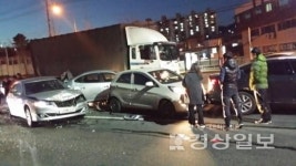 울산 복산1동사무소 4거리 7중추돌사고 발생