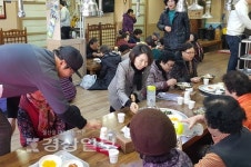 울산 남구 삼산동 남해꽃게탕,  관내 노인 100명에게 떡국 대접
