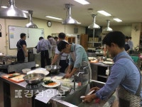 (주)한울에프앤에스근로복지공단안산병원직원식당 | 울산시설공단, 남자직원 대상 요리교실