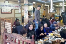 남해꽃게탕, Lets go 청년봉사단과 노인 100명에게 꽃게탕 대접
