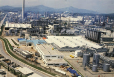 울산 유화업계, 잘 나갈때 미래에 투자한다