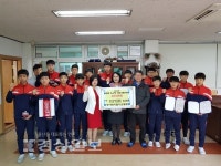 (주)드림토지개발 김상윤 회장, 화봉중학교에 체육발전후원금 200만원 전달