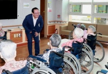 송철호 울산시장, 추석 앞두고 시립노인요양원 방문