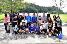 울산 울주군 서부종합사회복지관과 신흥마을, 폐타이어를 활용한 꽃길 조성 작업