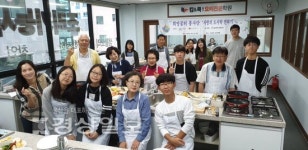 [울산의 따뜻한 이웃들을 만나봅니다]문수실버복지관과 손잡고 7년째 활발한 봉사활동