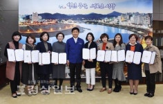 울산 중구청, 열린어린이집 9곳 지정서 전달