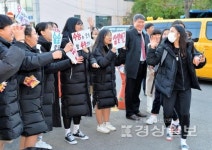 [수능현장]선배들의 수능대박을 응원하는 후배들